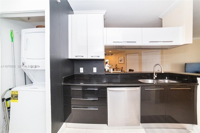 Building Photo - 17100 N Bay Rd