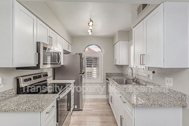 Primary Photo - 10610 S 48th St