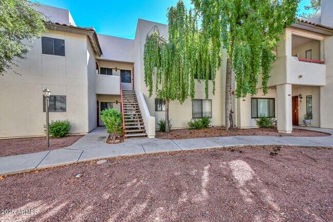 Building Photo - 750 E Northern Ave