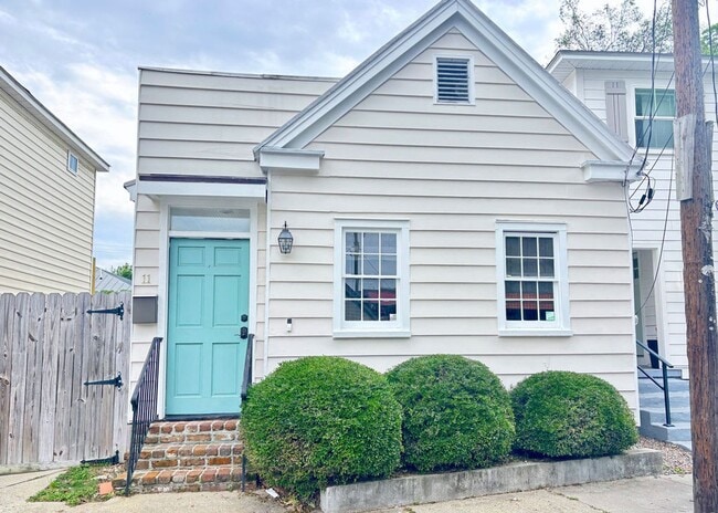 Building Photo - Available August 1st. Available FULLY FURNISHED 3 BR in the Heart of Downtown Charleston!