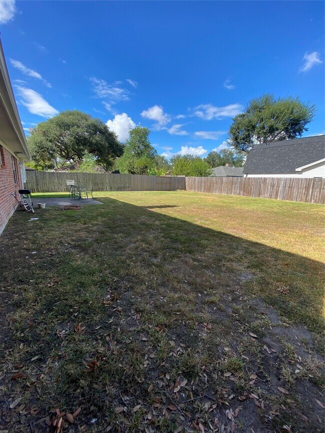 Building Photo - 11702 N Petersham Dr