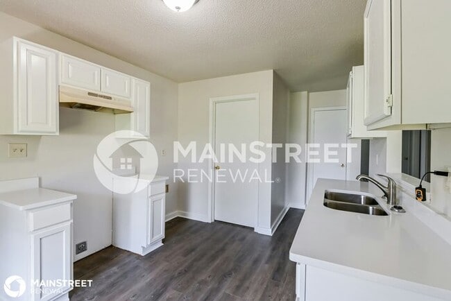 Building Photo - 3755 Kerwin Dr