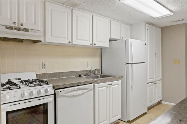 Building Photo - 115 Oyster Bay Cir