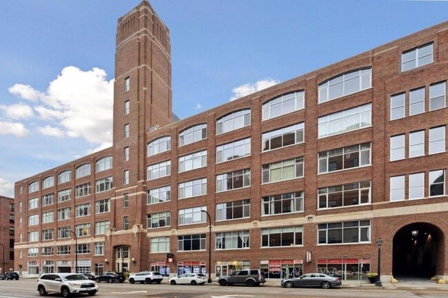 Building Photo - 700 N Washington Ave