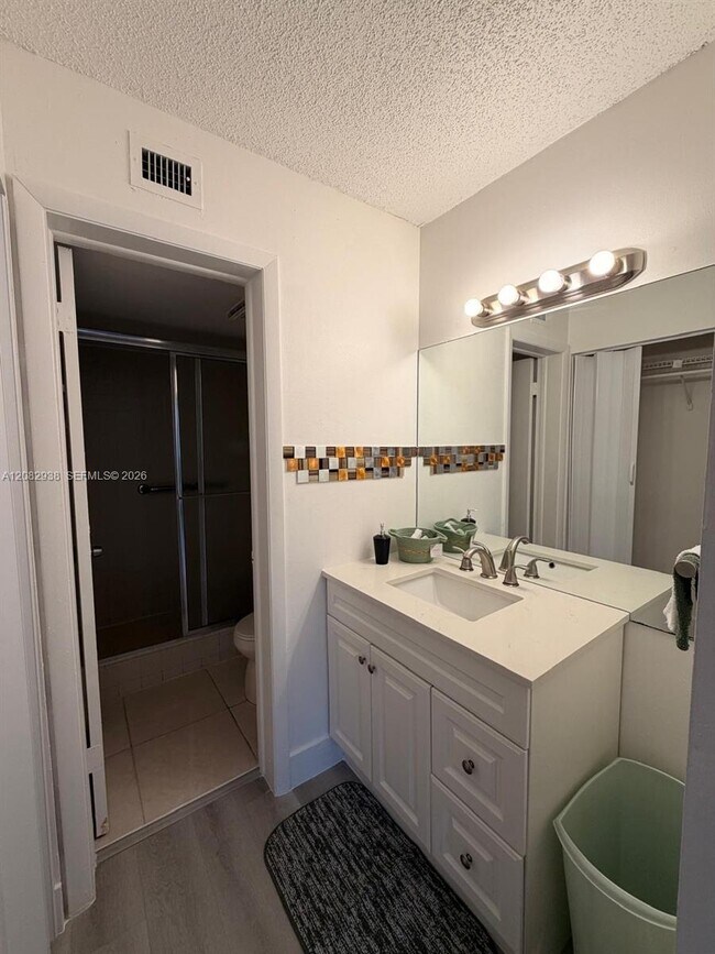Building Photo - 6575 W Oakland Park Blvd