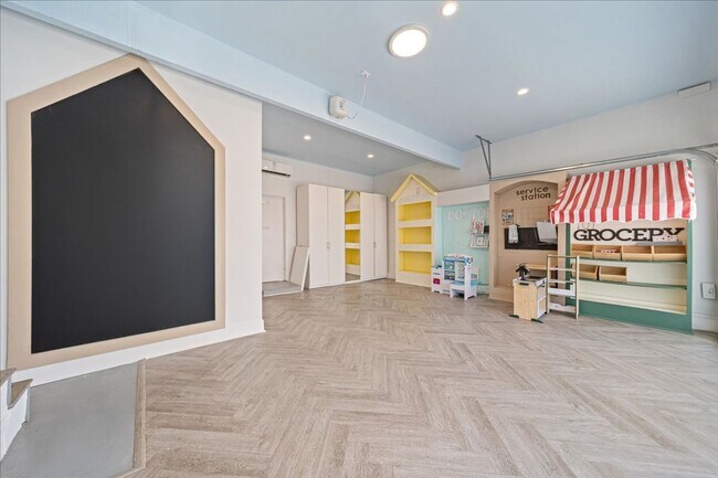 Building Photo - 1455 S Castello-