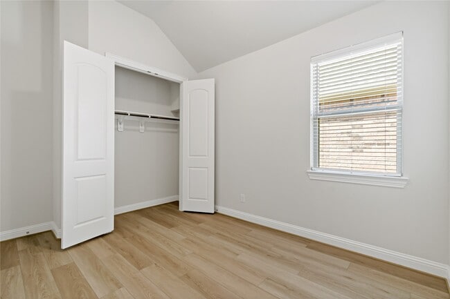 Building Photo - 2131 Villa Flora Ln