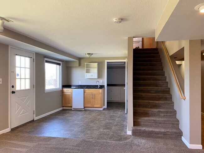 Building Photo - Home With Amazing River Views!