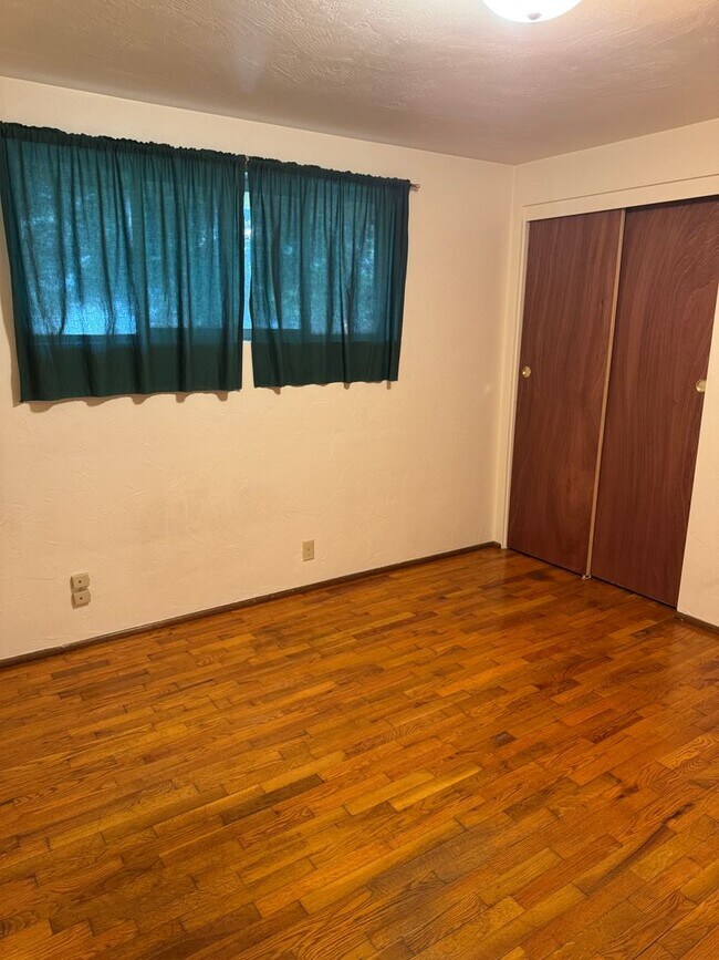 Building Photo - 1270 W Hilliard Ln