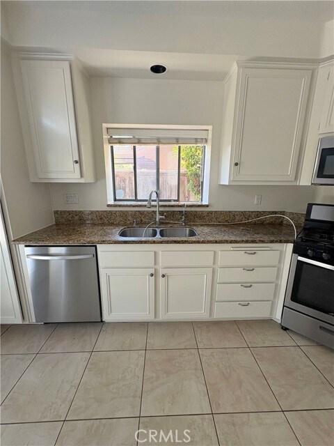 Building Photo - 2018 Villa Del Lago Dr