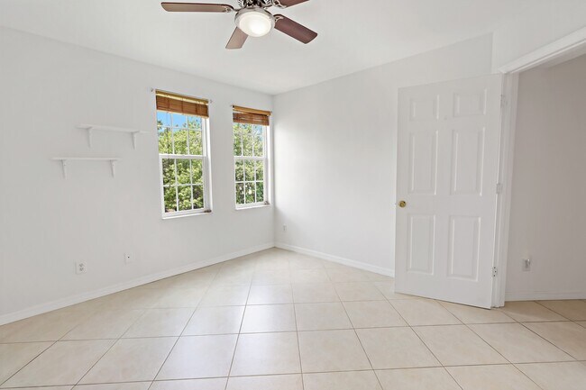 Building Photo - 1915 Westminster Cir