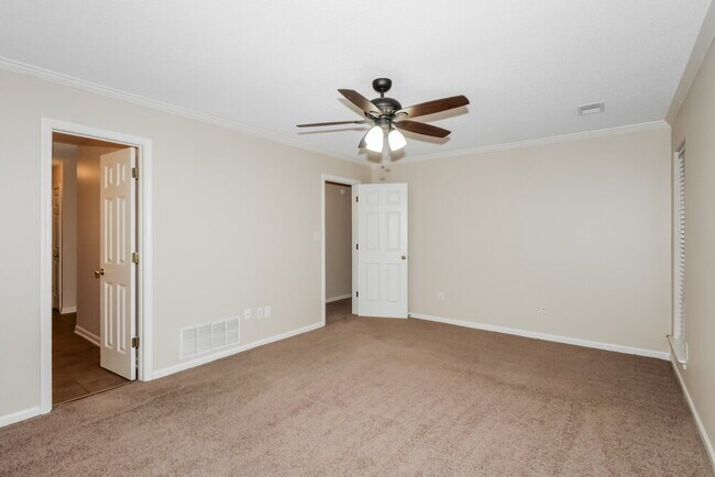 Building Photo - 5085 Jon Oak Dr