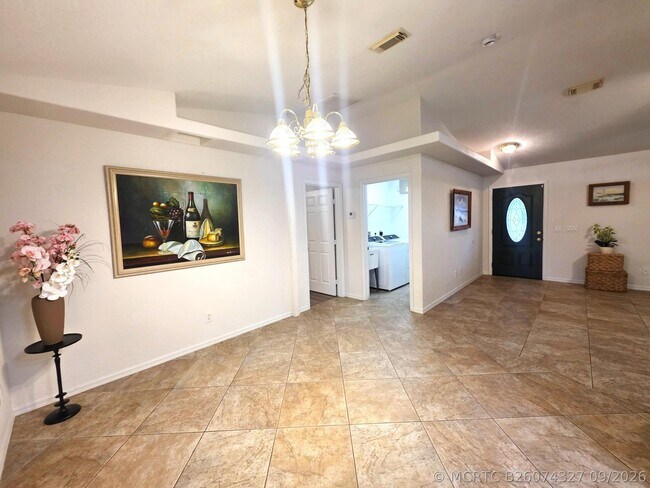 Building Photo - 6707 Coquina Ave