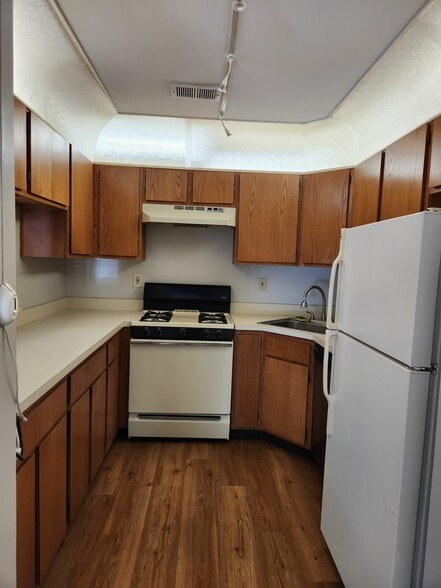 Kitchen - 34 Barberry Ct