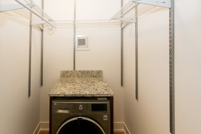 Building Photo - 2919 N Mildred Ave