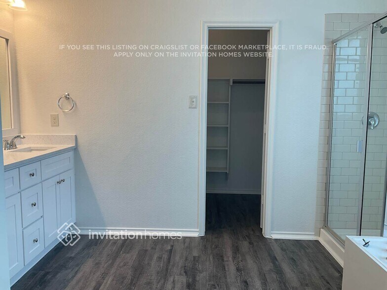 Building Photo - 1408 Red River Dr