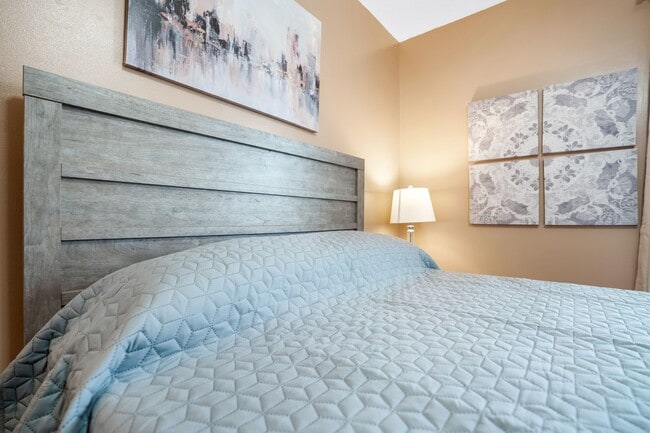 Building Photo - Hope’s Place | Cozy 2BR Condo Near Fort Campbell