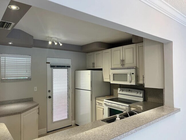 Building Photo - 403 NW 68th Ave