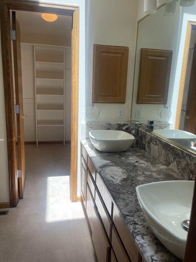 Building Photo - 1107 Hawkeye St