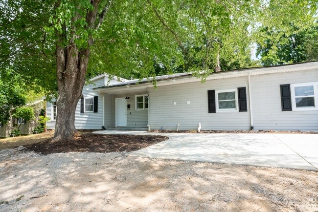 Building Photo - 130 Ella St