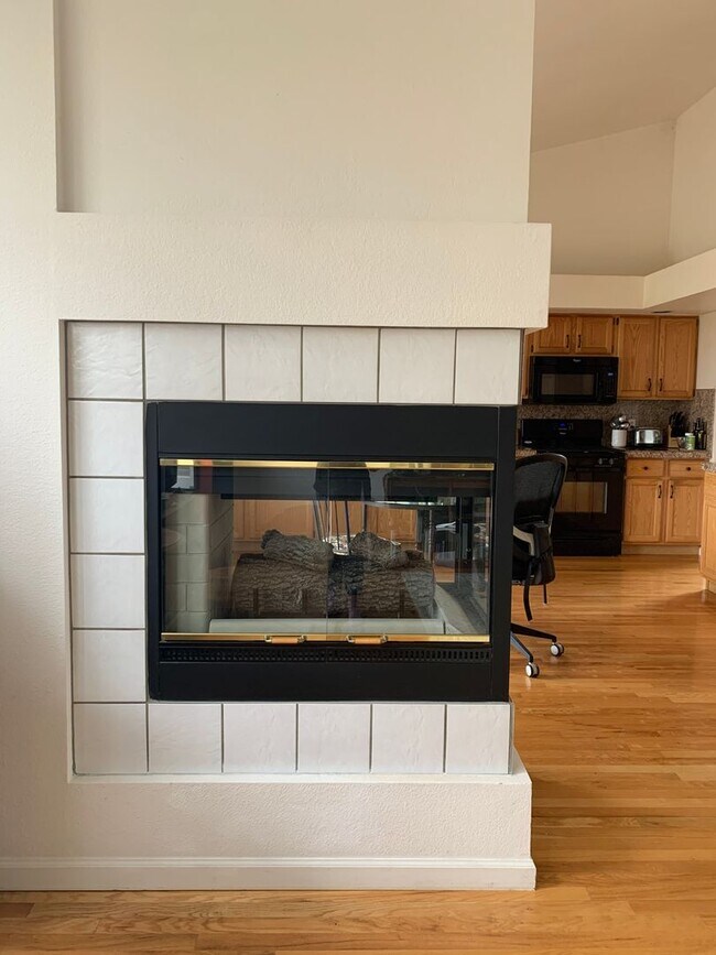 Building Photo - Gorgeous Gunbarrel Home on Cul-de-Sac!