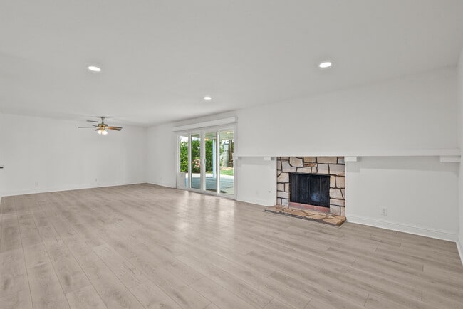 Building Photo - 2248 Drayton Ave