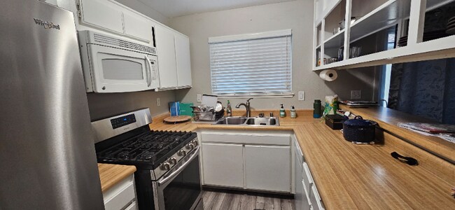 Building Photo - 14886 Reedley St