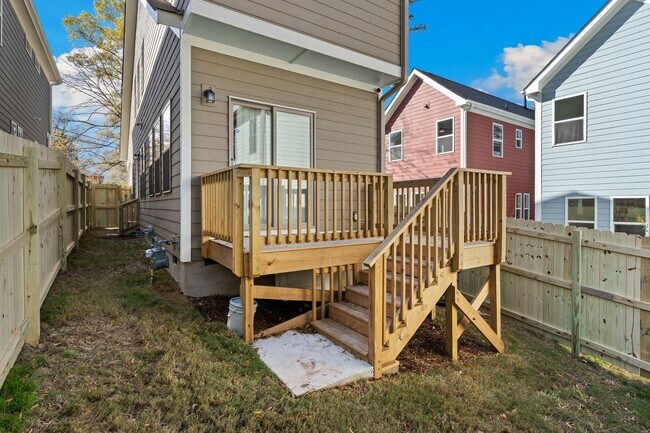 Building Photo - 901 Linwood Ave