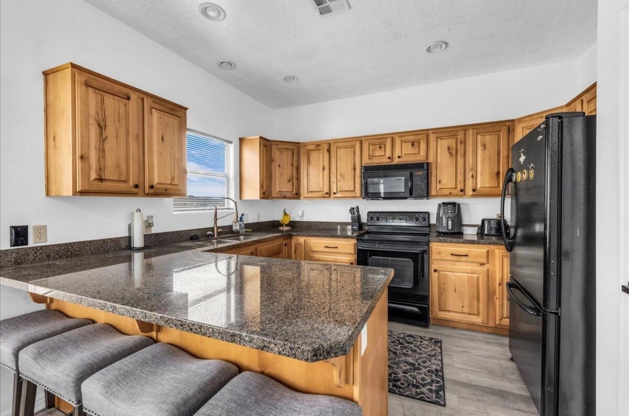 Building Photo - 1277 W Las Hurdes Dr