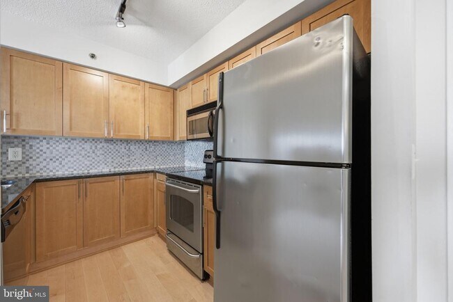 Building Photo - 7500 Woodmont Ave