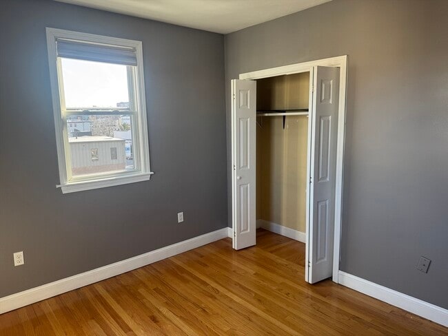 Building Photo - 1122-1124 Dorchester Ave