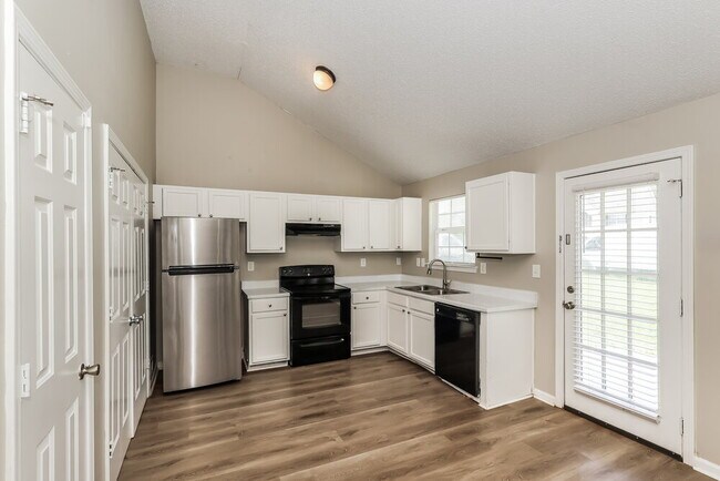 Building Photo - 725 Cherry Branch Cir