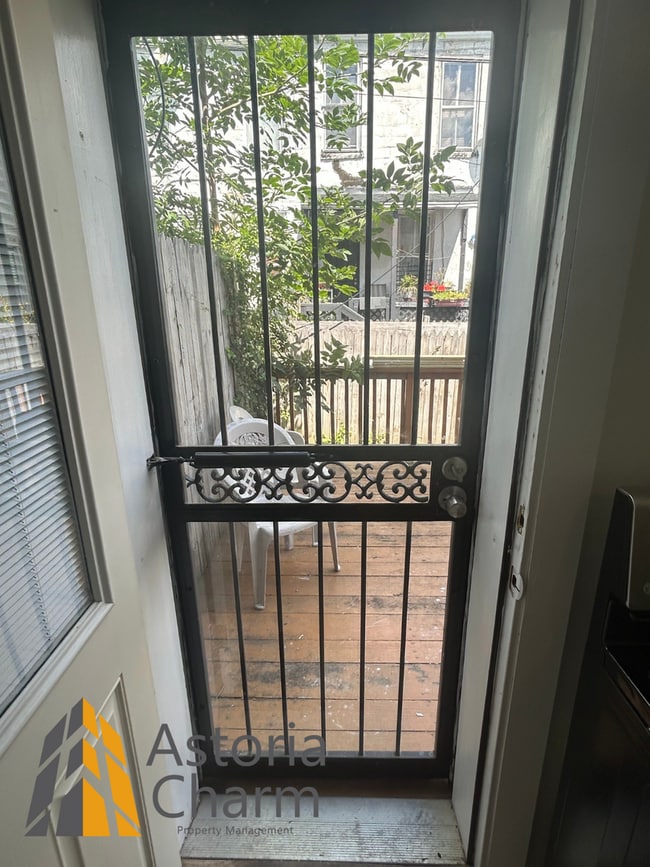 Building Photo - Stylishly Renovated 3 Bedroom Home