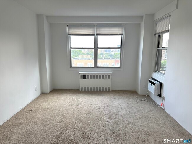Building Photo - 71 Strawberry Hill Ave
