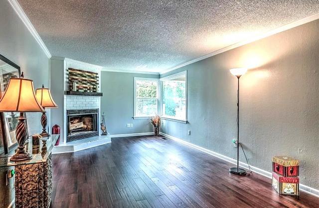 Building Photo - 2 bedroom in Seattle WA 98133
