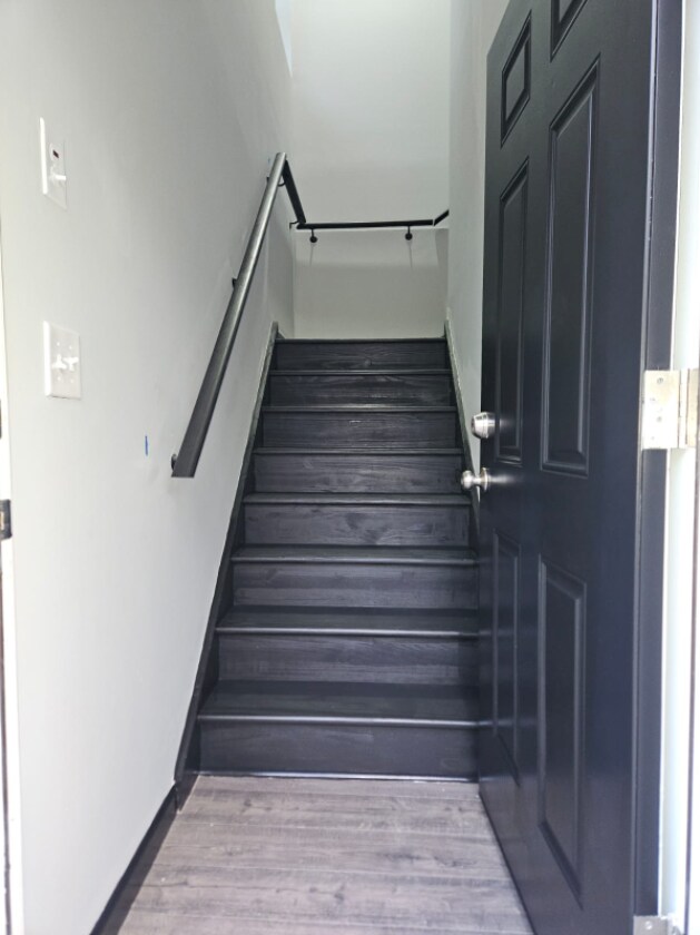 Building Photo - 158 Cliff St