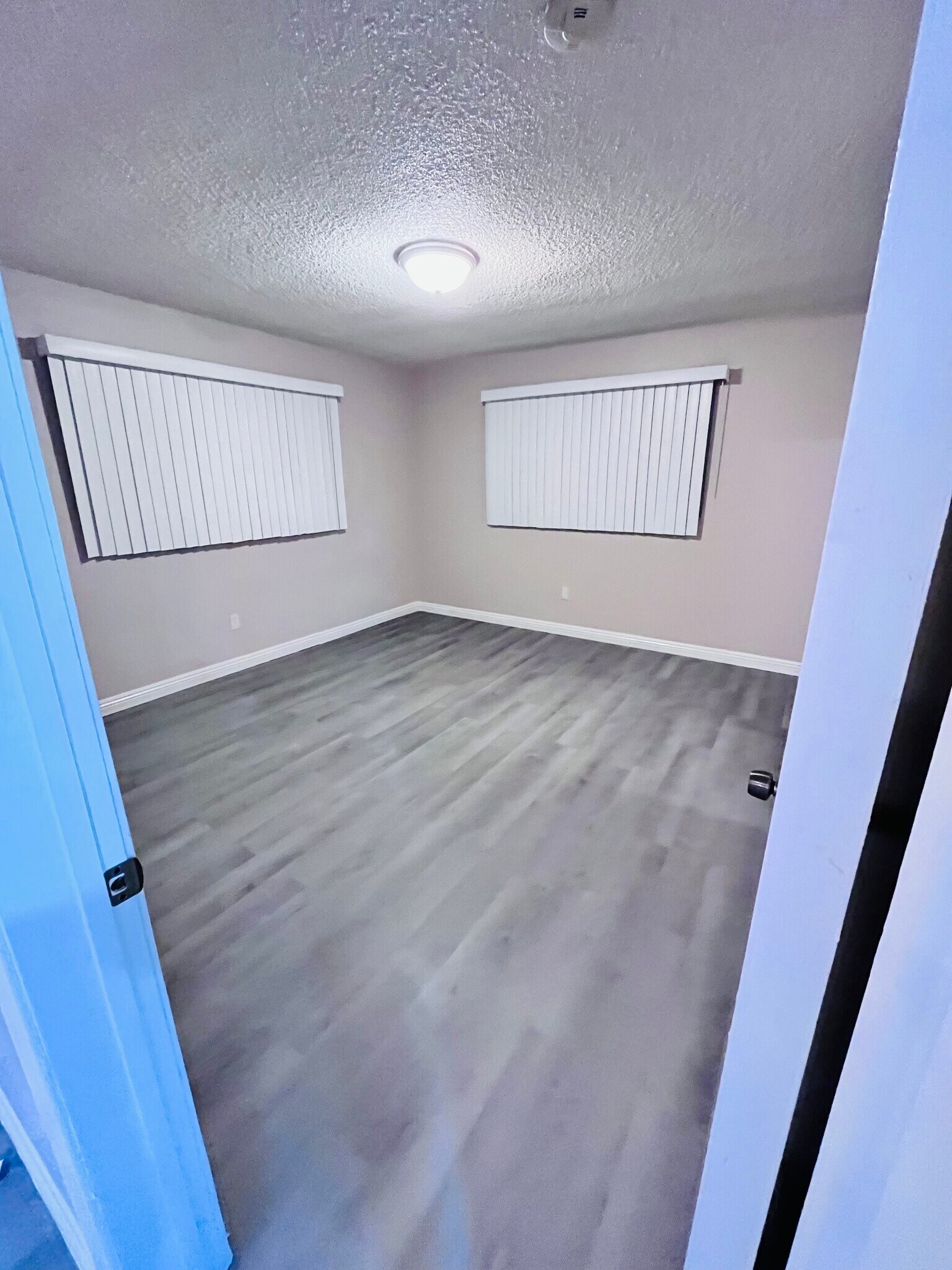 Building Photo - 385 Vernon Dr