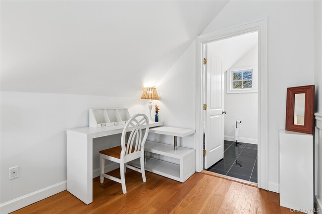 Building Photo - 10 Foxboro Rd