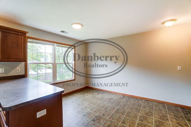 Building Photo - 1103 N Byrne Rd