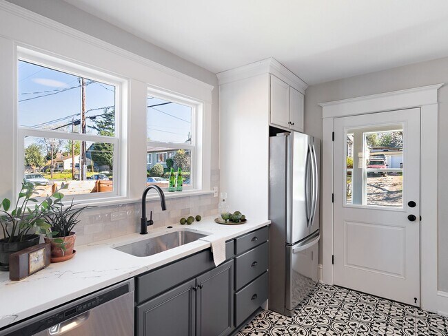 Building Photo - Gorgeous, updated 3-bdr Vernon bungalow w/...