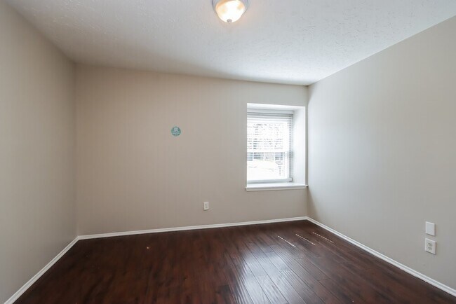 Building Photo - 502 Hildred Ave