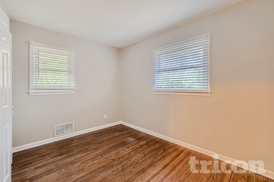 Building Photo - 4020 Nevada Ave N