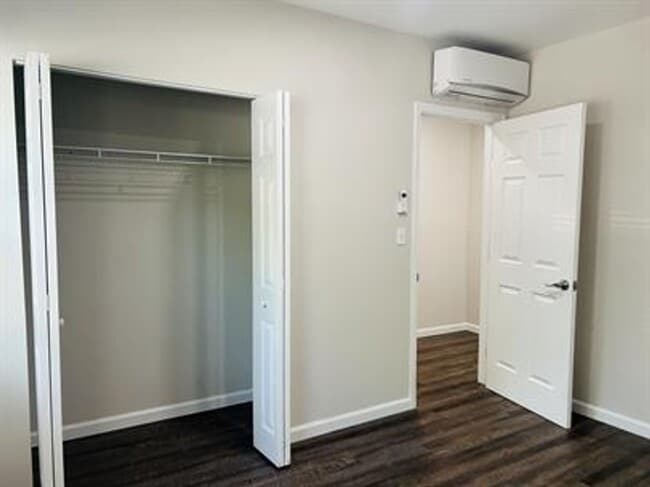 Building Photo - 2/1 Available Now Conveniently Located In ...