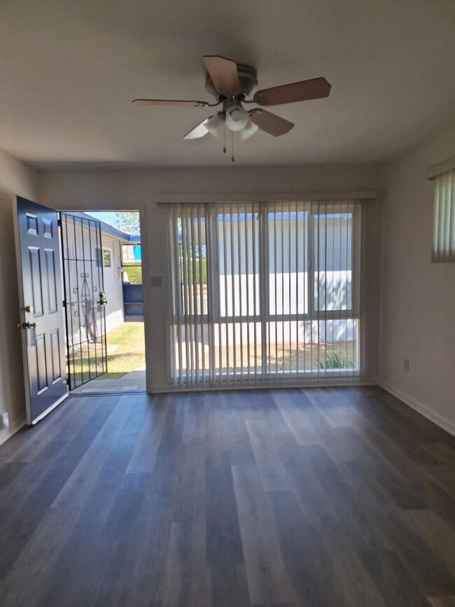 Building Photo - Beautifully Renovated 3-Bedroom, 1-Bath Duplex in Clairemont