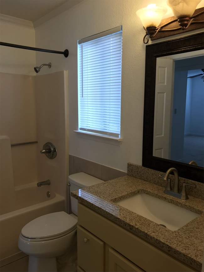 Building Photo - 37 Log Pl