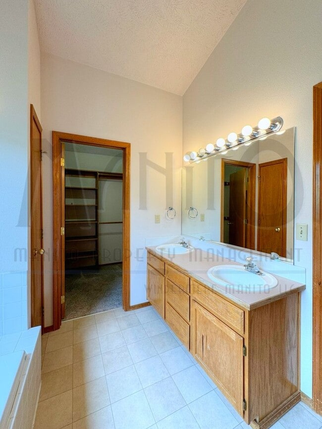 Building Photo - 5002 S Morrill Ln