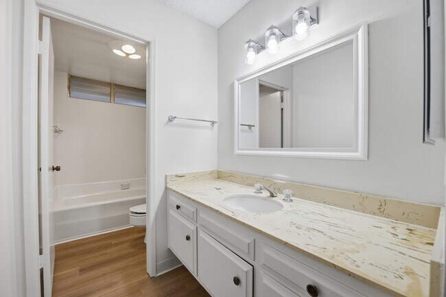 Building Photo - 1022 San Marino Dr