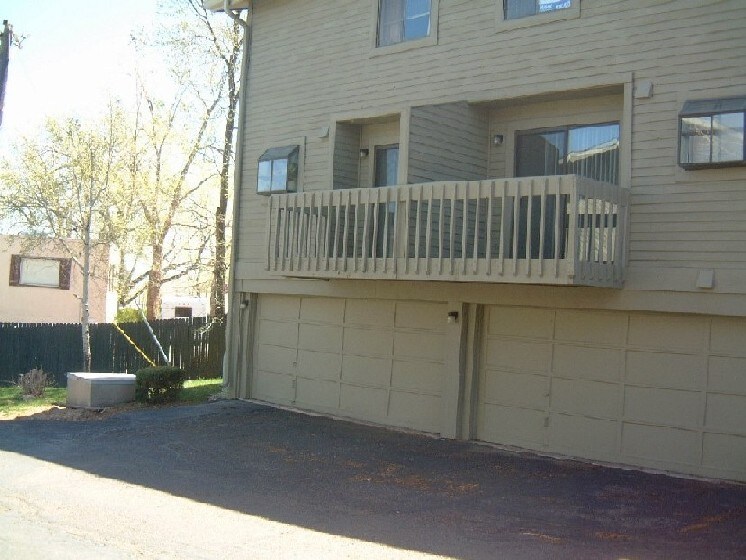 Building Photo - 32 Old Broadmoor Rd