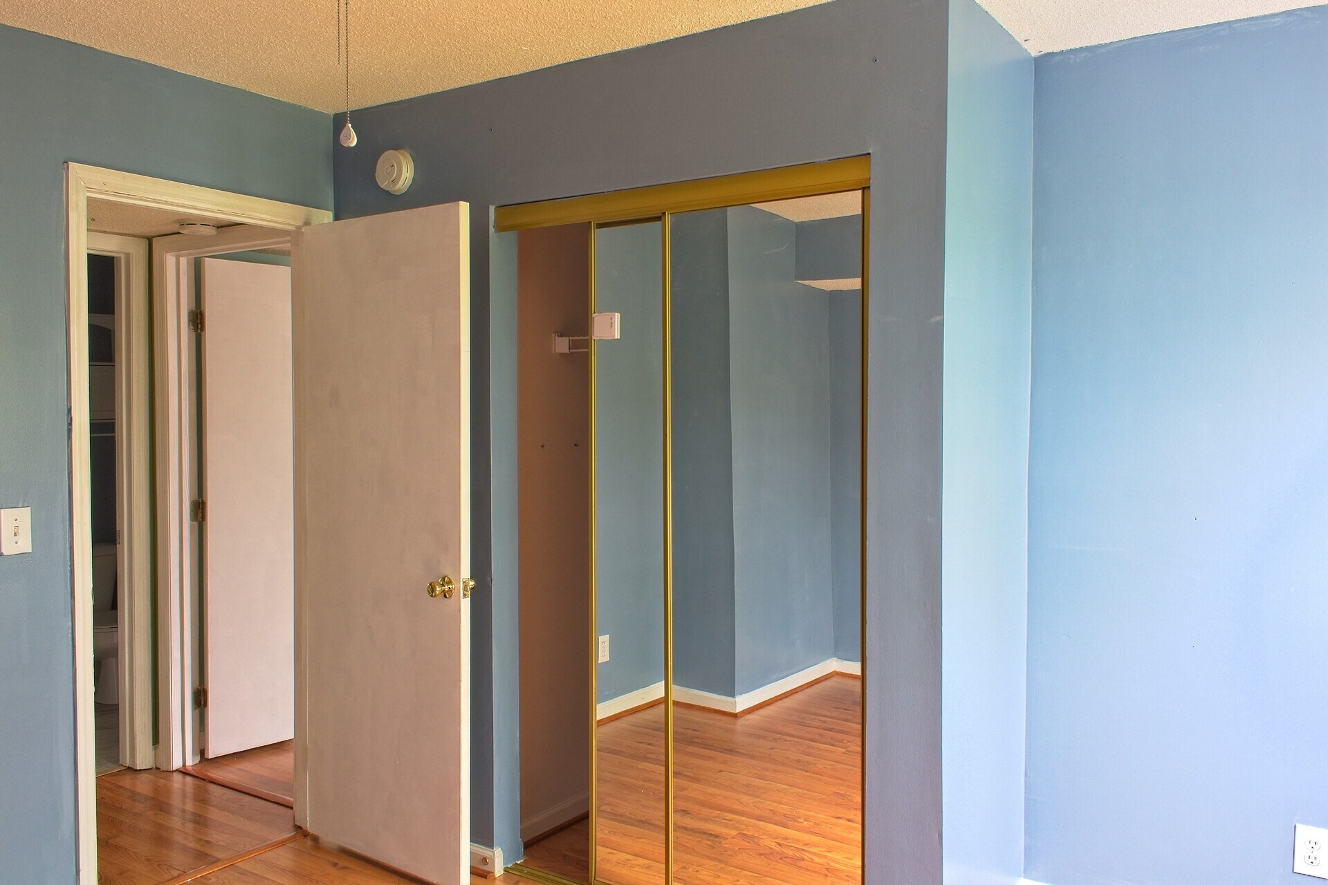 Building Photo - 2269 Essex Dr