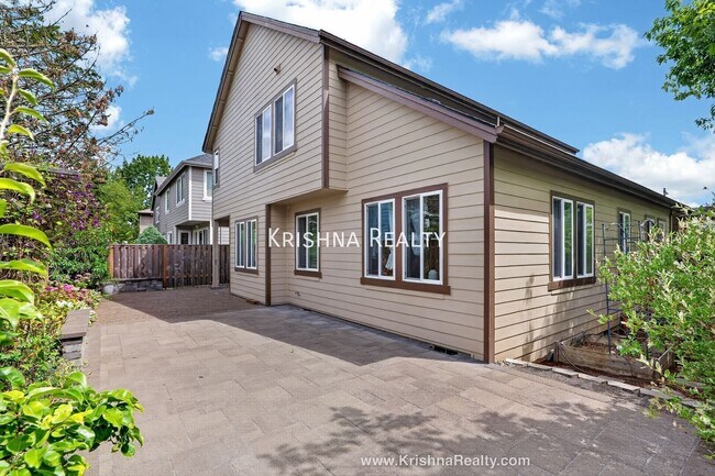 Building Photo - 14395 NW Lilium Dr